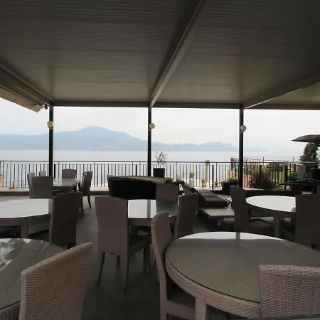 アパート Locazione Turistica Antico Verbano-1 メイナ